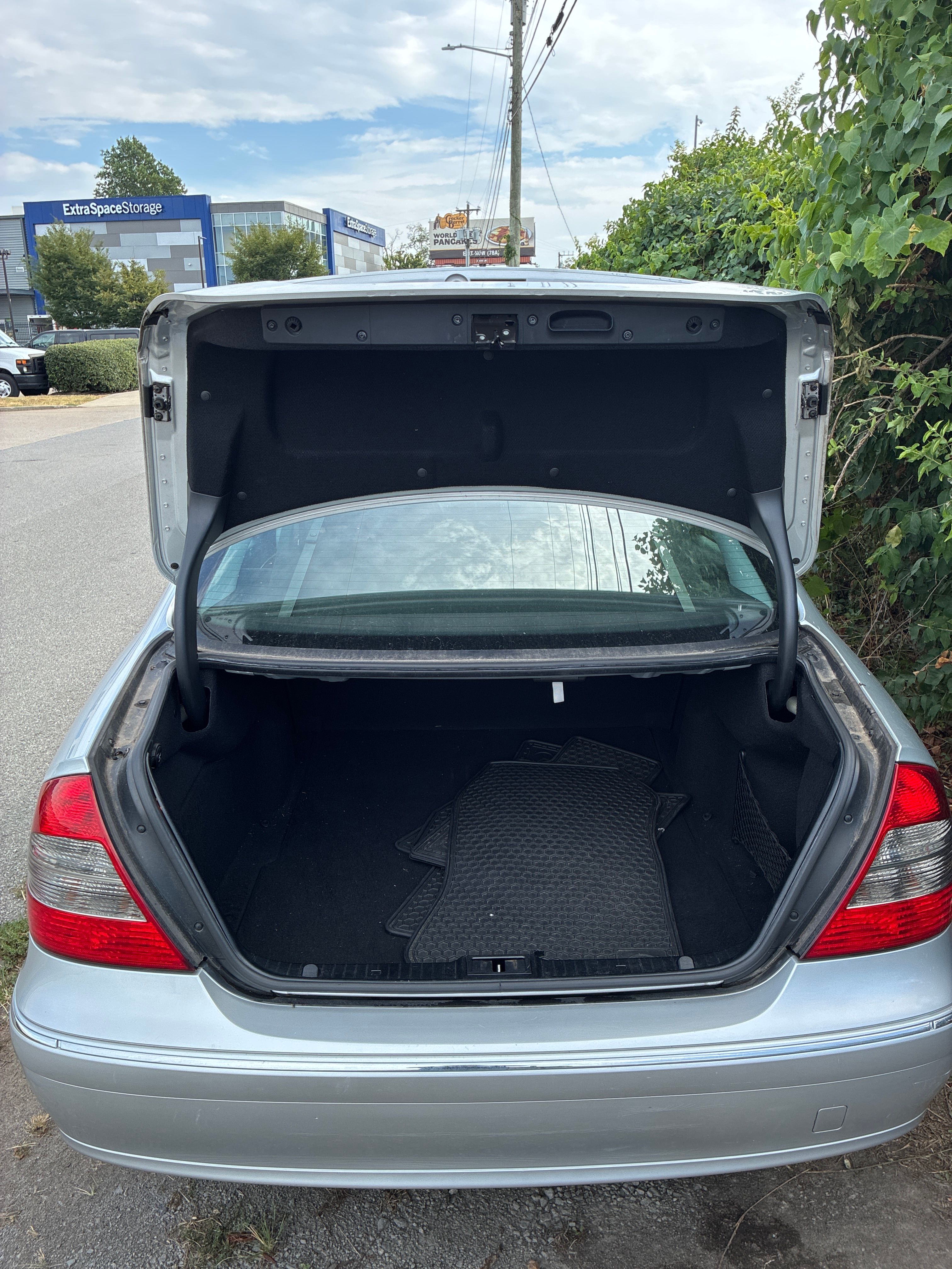 Used 2009 Mercedes-Benz E 350 4MATIC Sedan image 13