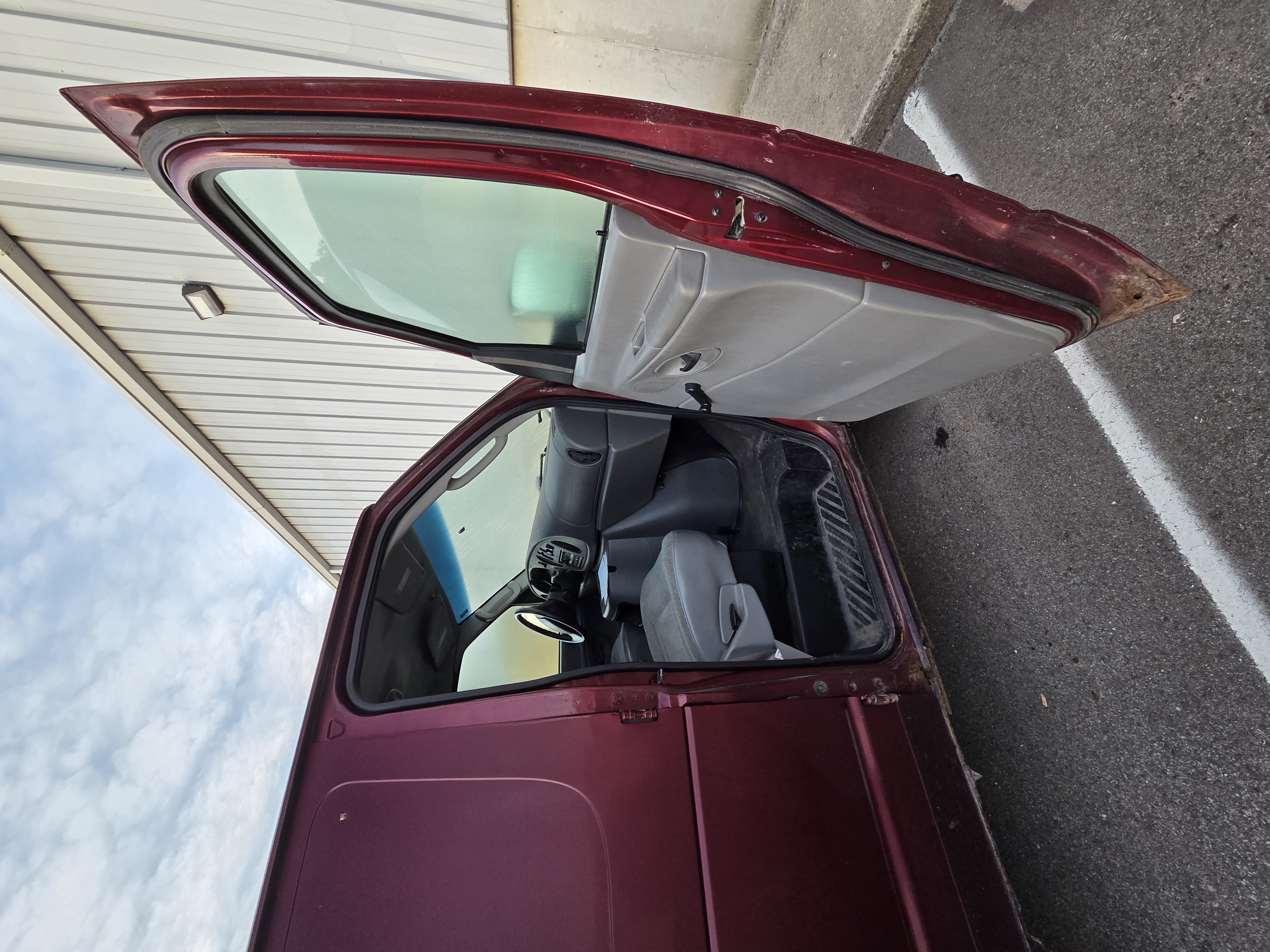 Used 2004 Ford E-350 and Econoline 350 Extended Super Duty RWD image 9