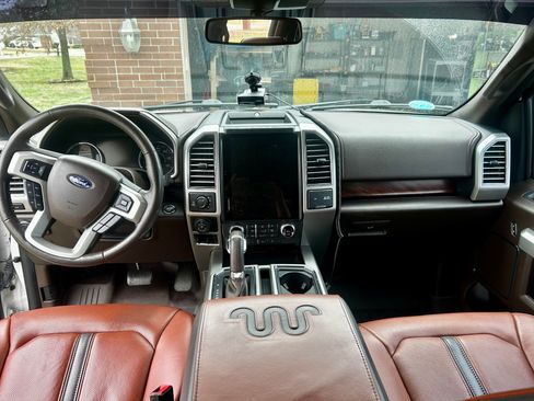 Used 2018 Ford F150 King Ranch w/ Equipment Group 601A Luxury AWD/4WD image 8