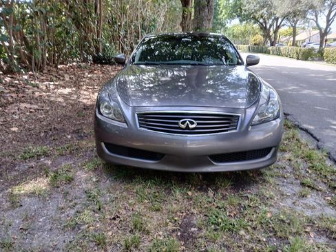 Used 2010 INFINITI G37 Journey RWD image 4