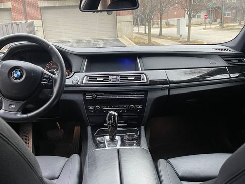 Used 2014 BMW 740i image 11