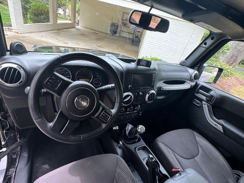 Used 2014 Jeep Wrangler Sahara w/ Connectivity Group AWD/4WD image 10