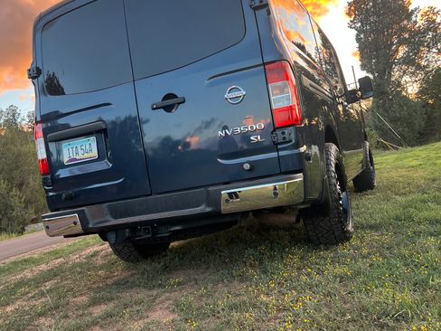 Used 2019 Nissan NV 3500 SL image 4