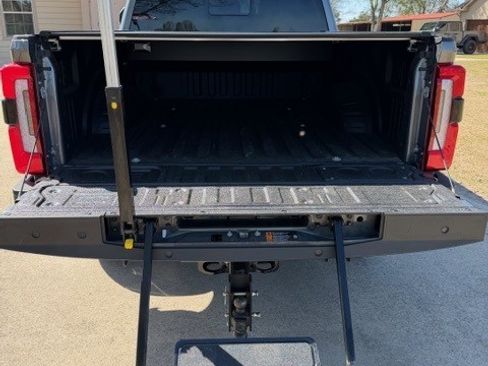 Used 2024 Ford F250 Platinum image 18