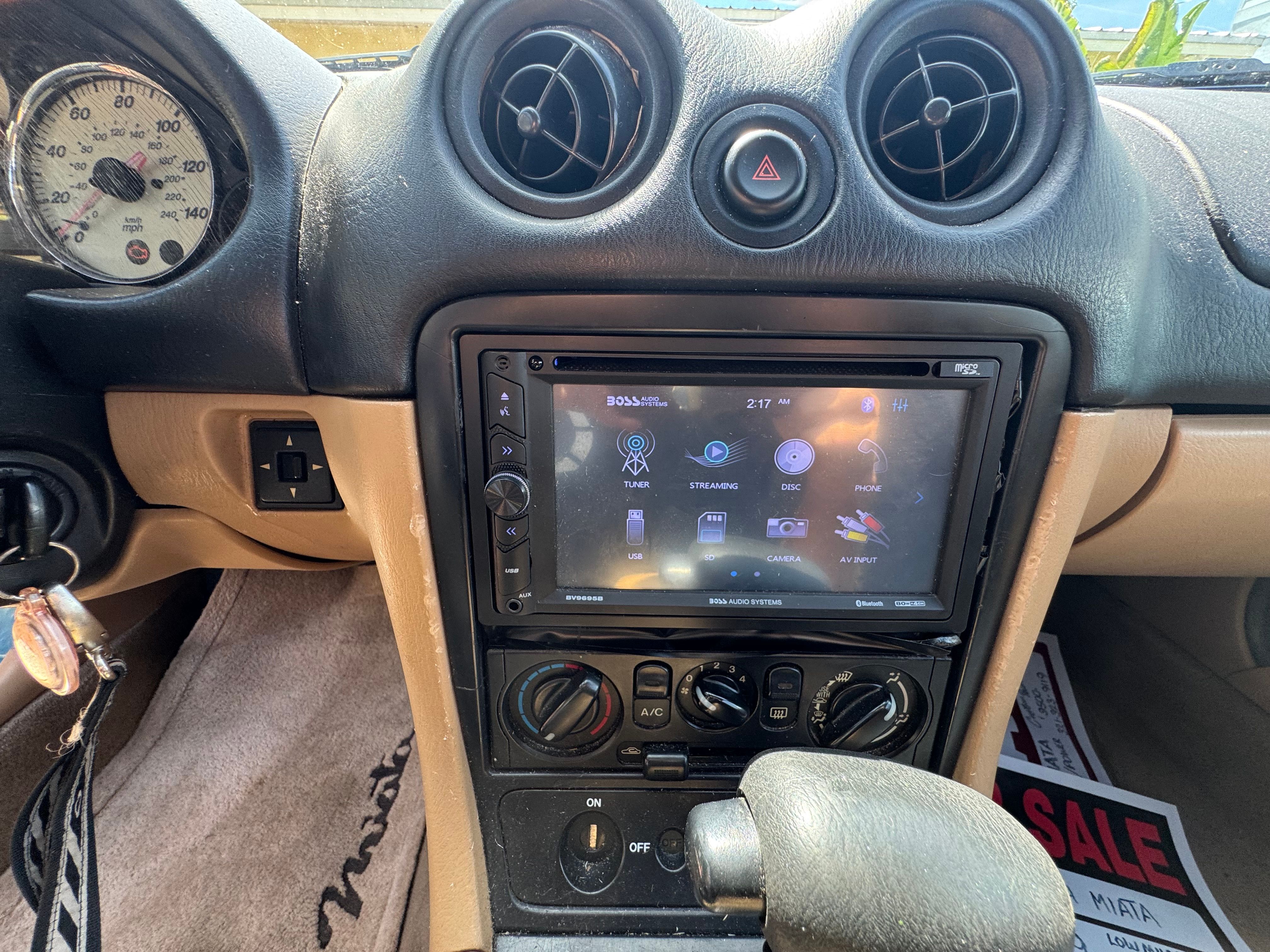 Used 2002 MAZDA MX-5 Miata LS RWD image 10