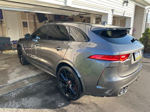 Used 2019 Jaguar F-PACE SVR image 2