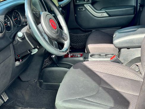 Used 2013 Jeep Wrangler Unlimited Sport image 8