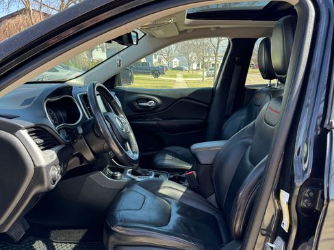 Used 2014 Jeep Cherokee Trailhawk image 7