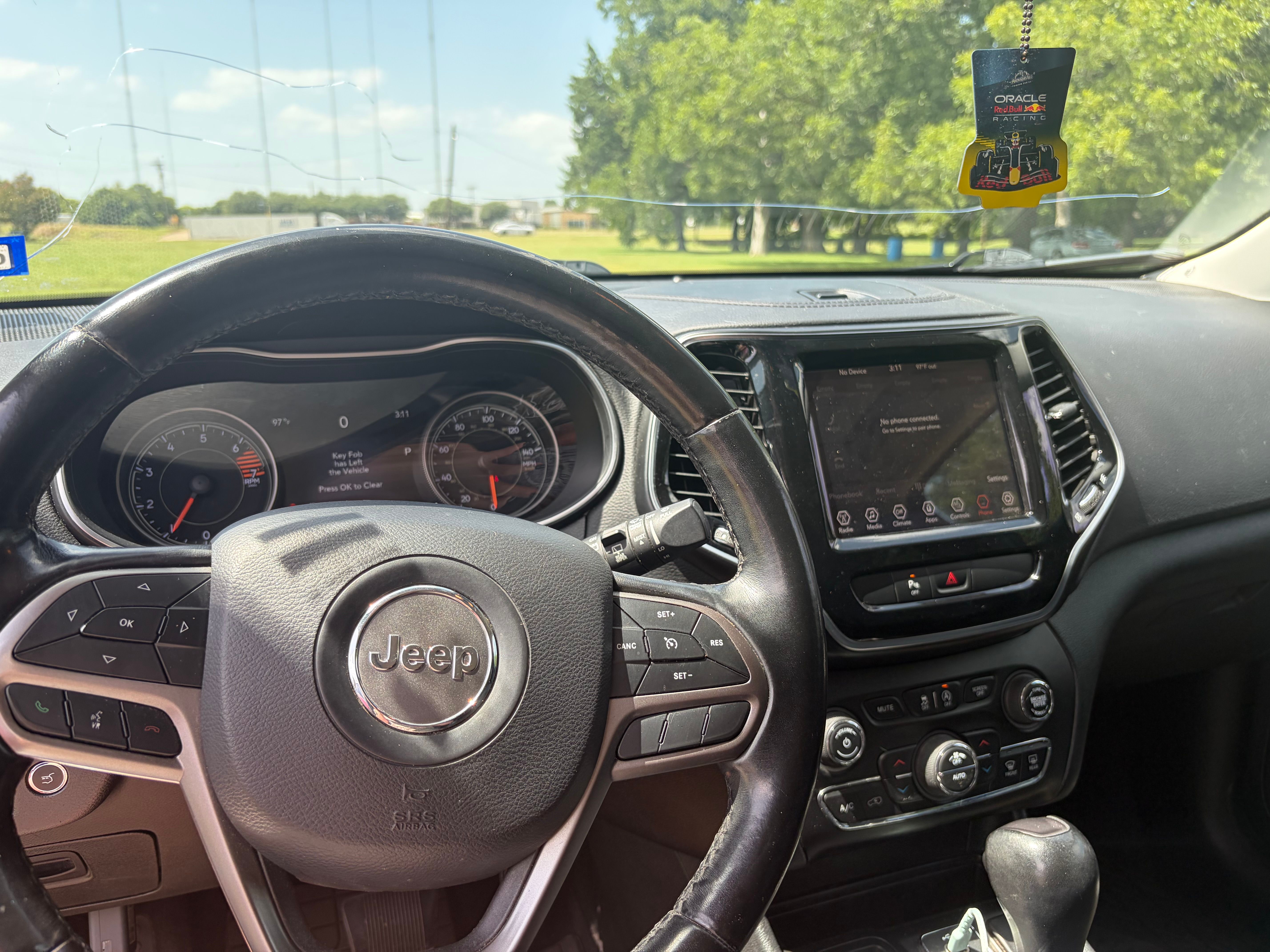 Used 2019 Jeep Cherokee Limited FWD image 11