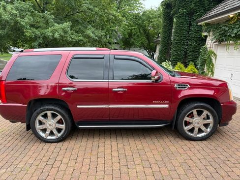 Used 2011 Cadillac Escalade Luxury AWD/4WD image 8