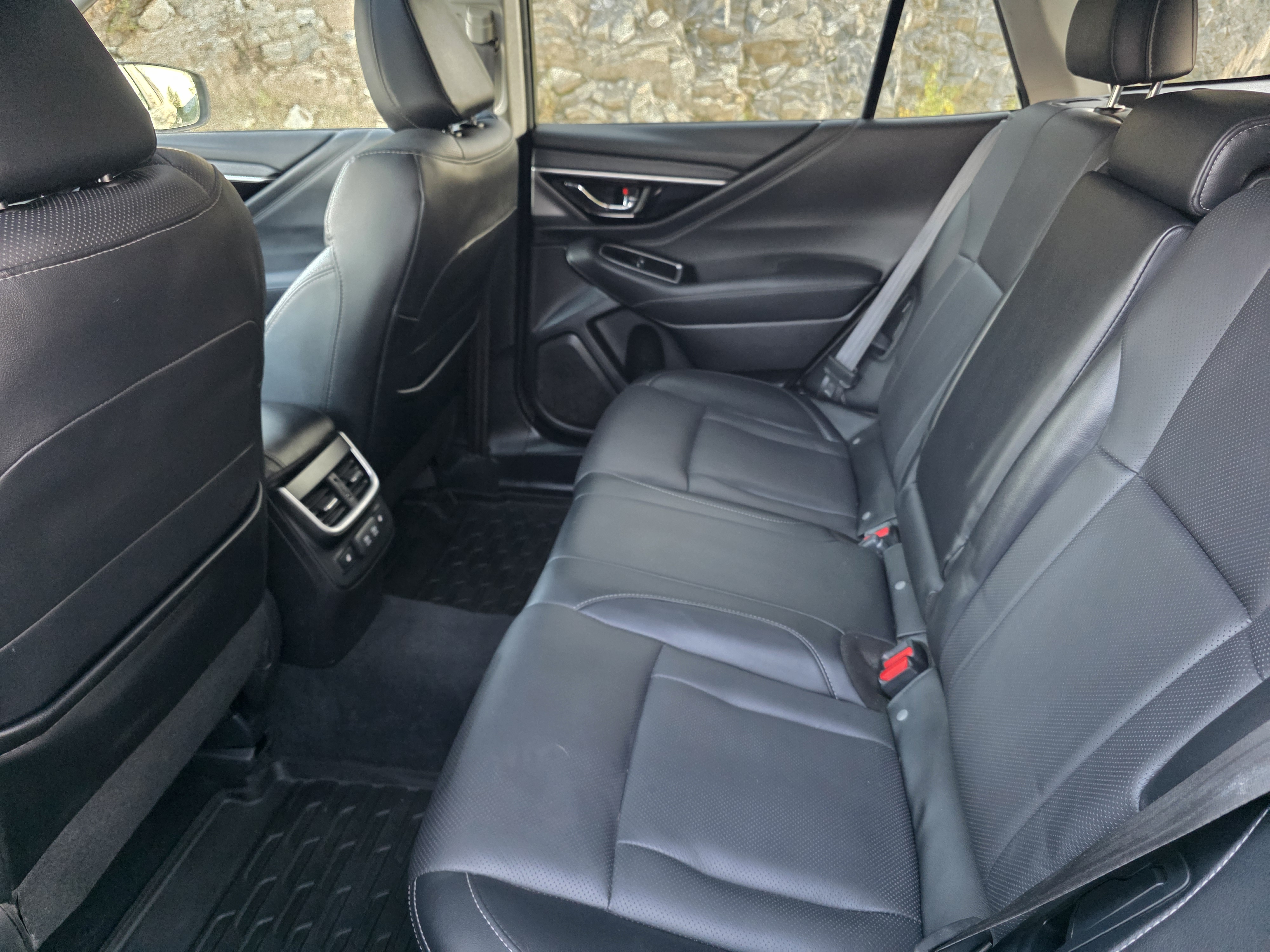 Used 2022 Subaru Outback Limited AWD/4WD image 4