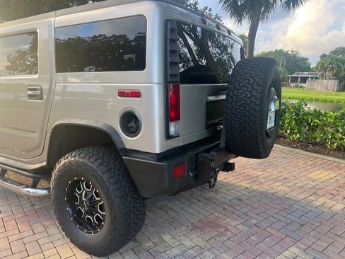 Used 2005 HUMMER H2 w/ Preferred Equipment Group image 4