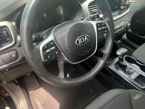 Used 2019 Kia Sorento L FWD image 11
