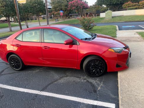 Used 2018 Toyota Corolla LE image 1