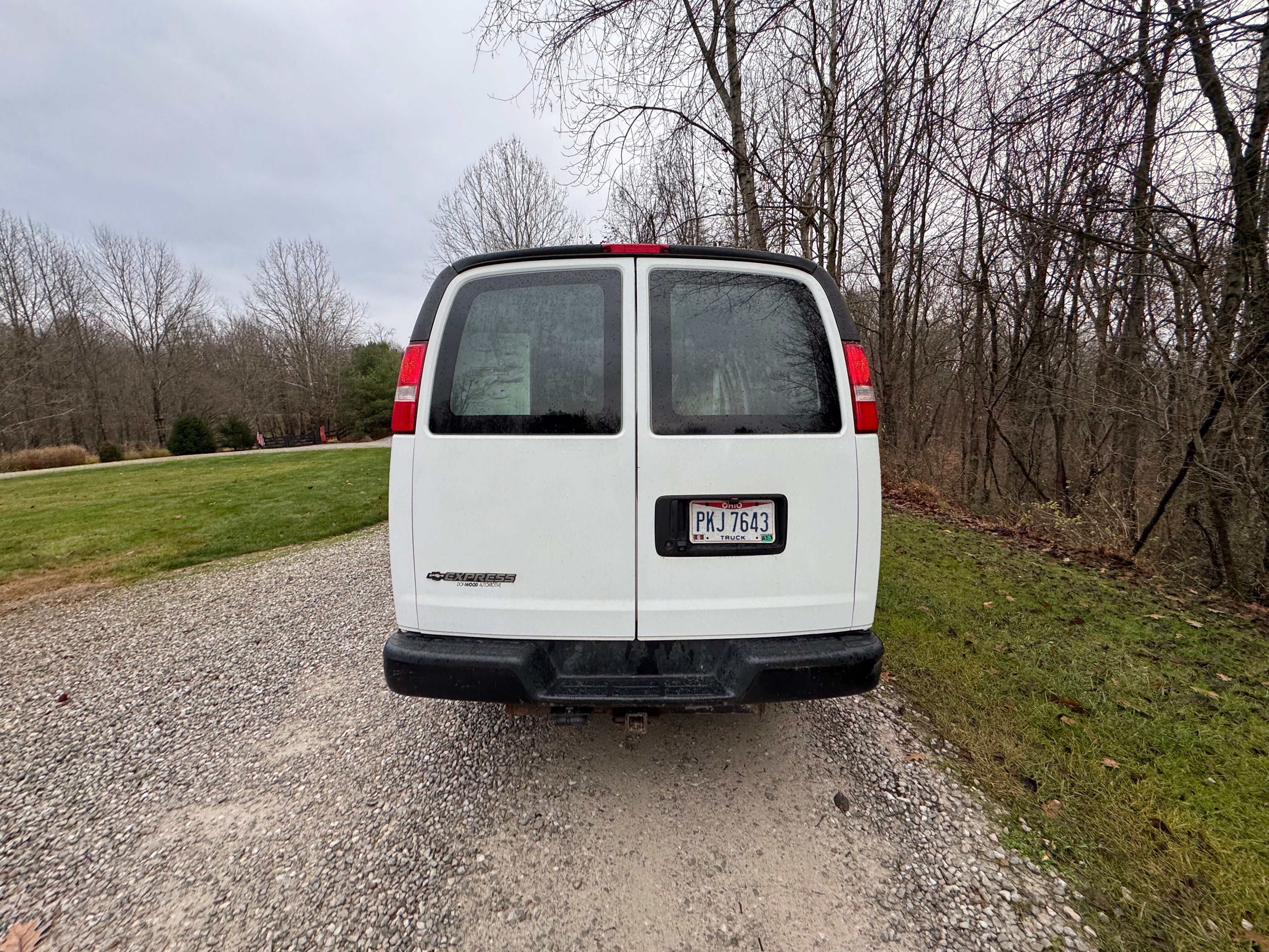 Used 2018 Chevrolet Express 2500 w/ Driver Convenience Package RWD image 6