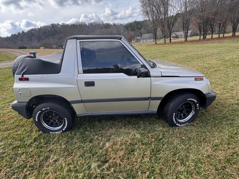 Used 1998 Chevrolet Tracker 4WD Convertible w/ Preferred Equipment Group 2 image 4