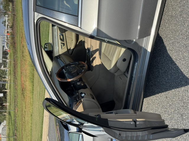 Used 2010 Mercedes-Benz E 550 Sedan image 4