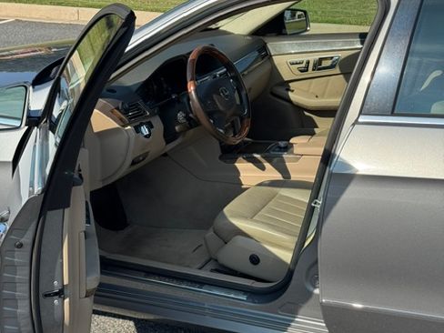 Used 2010 Mercedes-Benz E 550 Sedan image 4