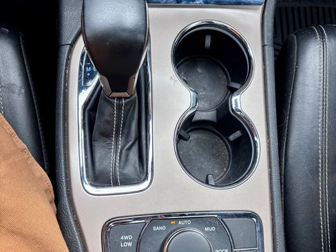 Used 2017 Jeep Grand Cherokee Limited w/ Luxury Group II image 9