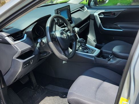 Used 2019 Toyota RAV4 LE image 6