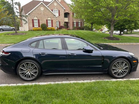 Used 2021 Porsche Panamera 4 AWD/4WD image 4