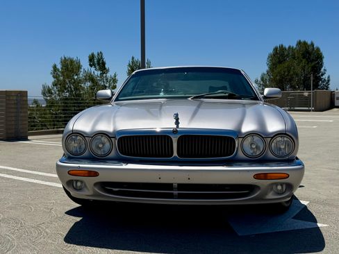 Used 2002 Jaguar XJ8 RWD image 2