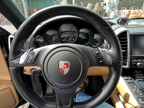 Used 2014 Porsche Cayenne Diesel Platinum Edition image 18