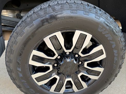 Used 2024 GMC Sierra 2500 Denali Ultimate image 12