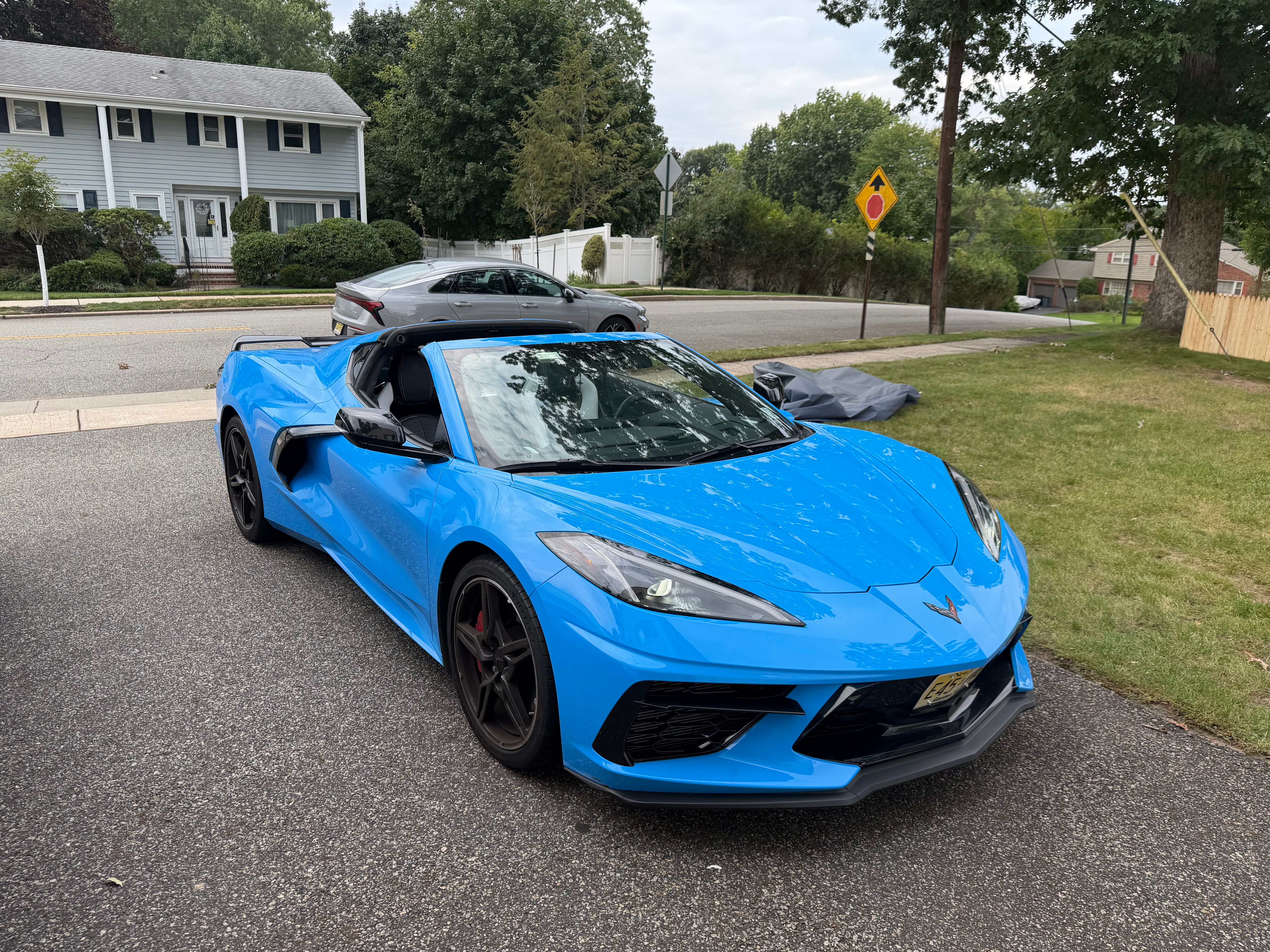 Used 2024 Chevrolet Corvette Stingray Preferred Cpe w/ Z51 Performance Package RWD image 2