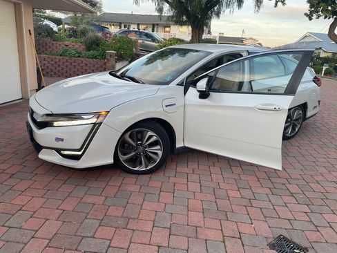 Used 2018 Honda Clarity Plug-In Hybrid image 10