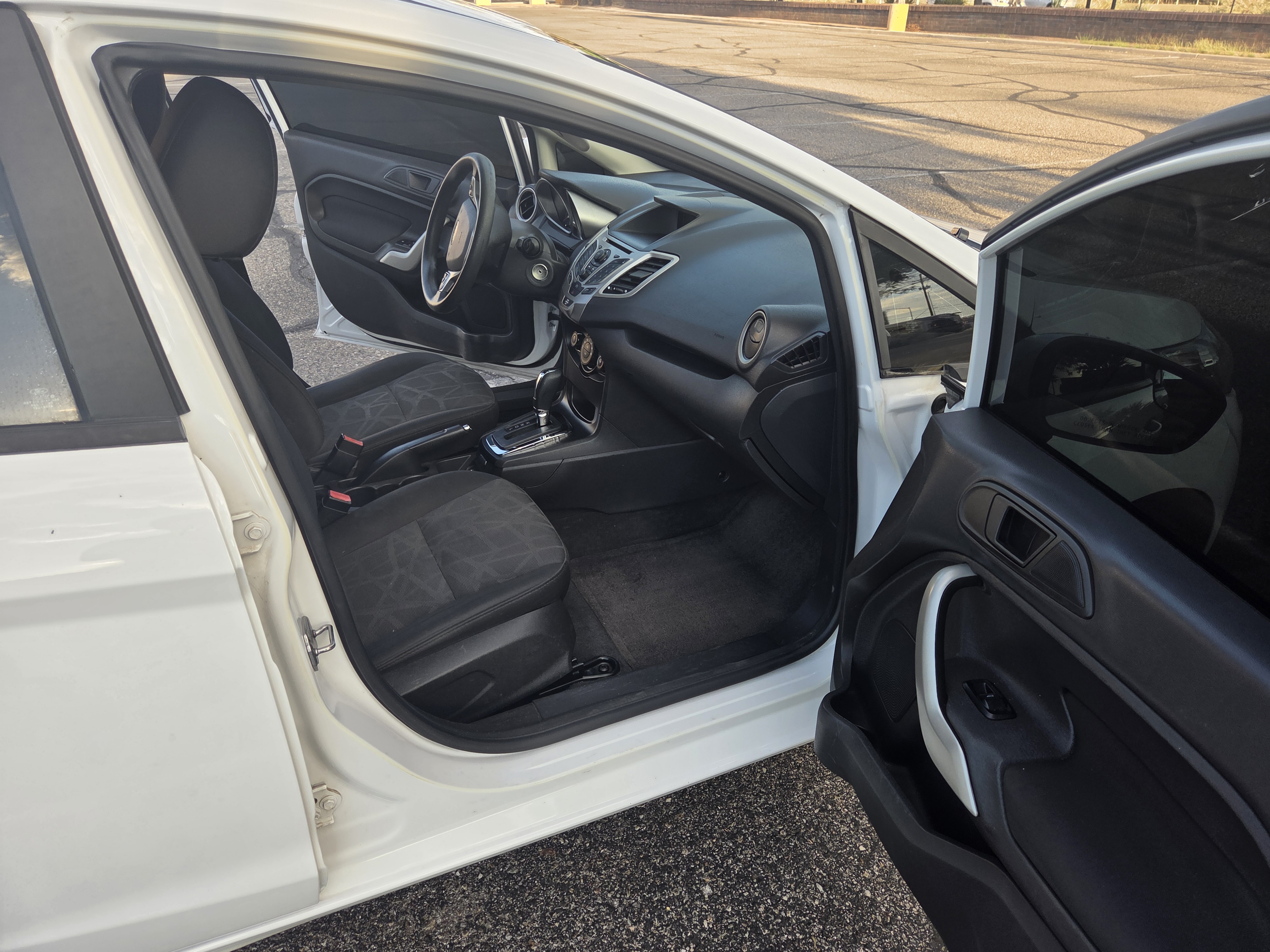 Used 2013 Ford Fiesta SE FWD image 8