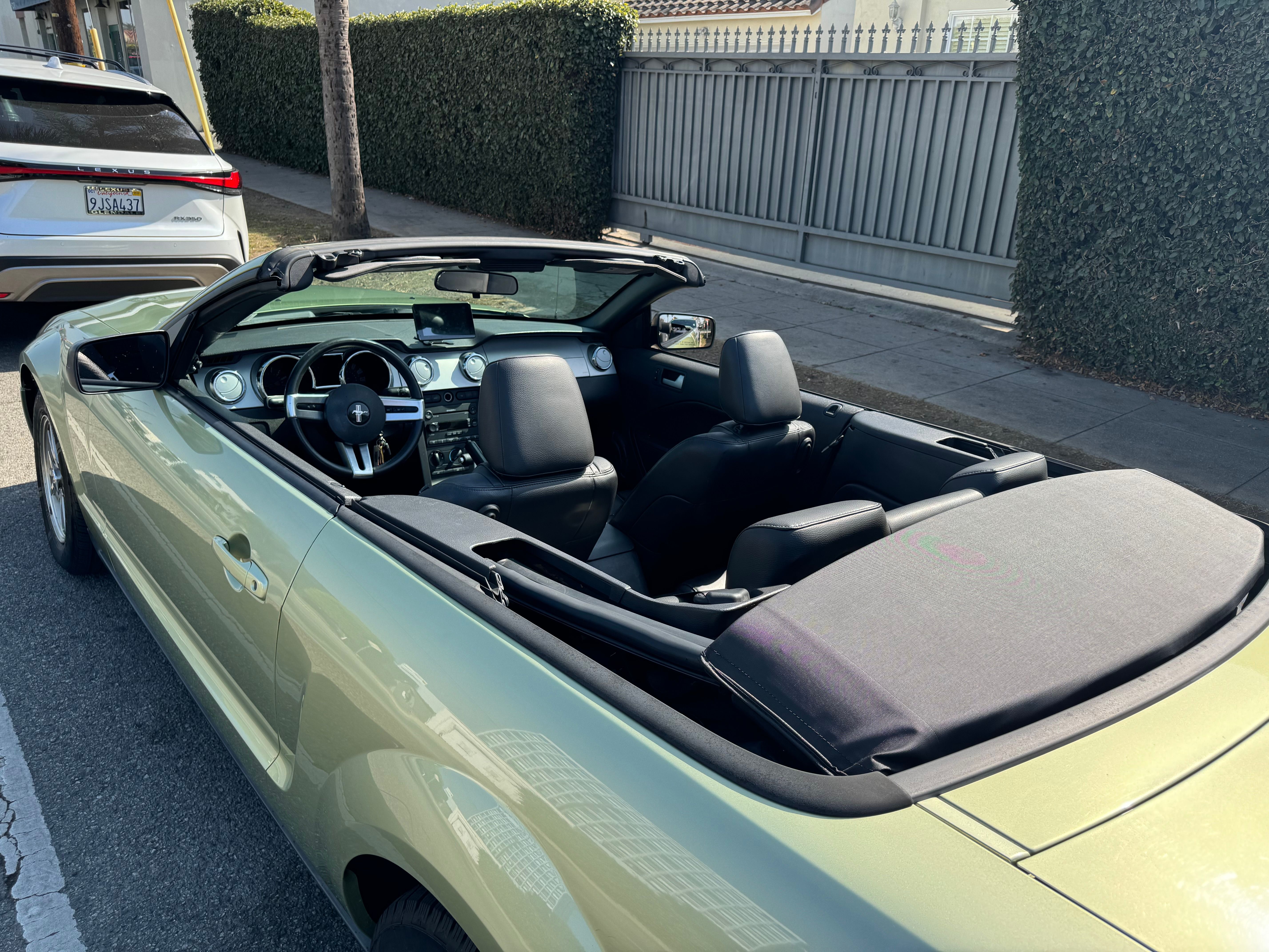 Used 2006 Ford Mustang Convertible RWD image 5