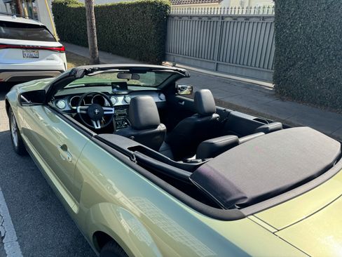 Used 2006 Ford Mustang Convertible RWD image 5