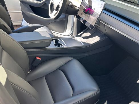 Used 2024 Tesla Model Y Long Range image 11