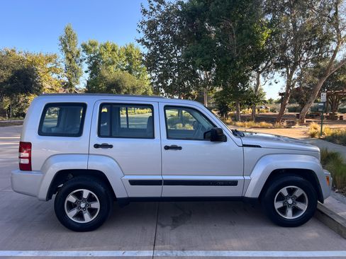 Used 2008 Jeep Liberty Sport RWD image 20
