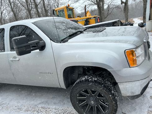 Used 2012 GMC Sierra 2500 SLT w/ Entertainment Package image 5