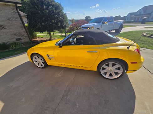 Used 2005 Chrysler Crossfire Limited image 2