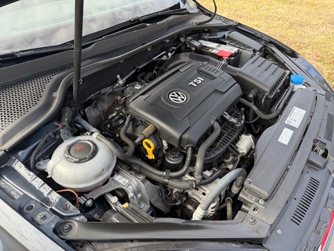Used 2018 Volkswagen GTI SE image 20