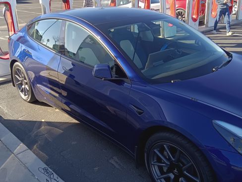 Used 2023 Tesla Model 3 Standard Range image 16