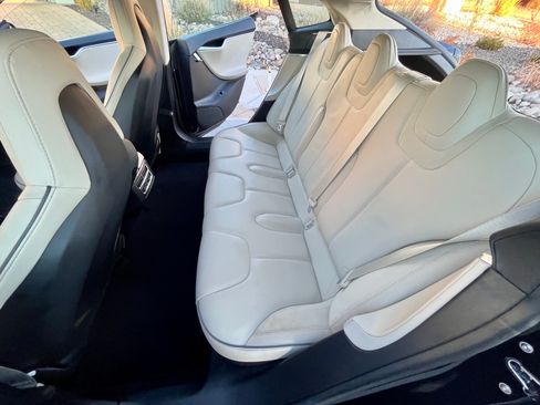 Used 2012 Tesla Model S Signature Performance image 6