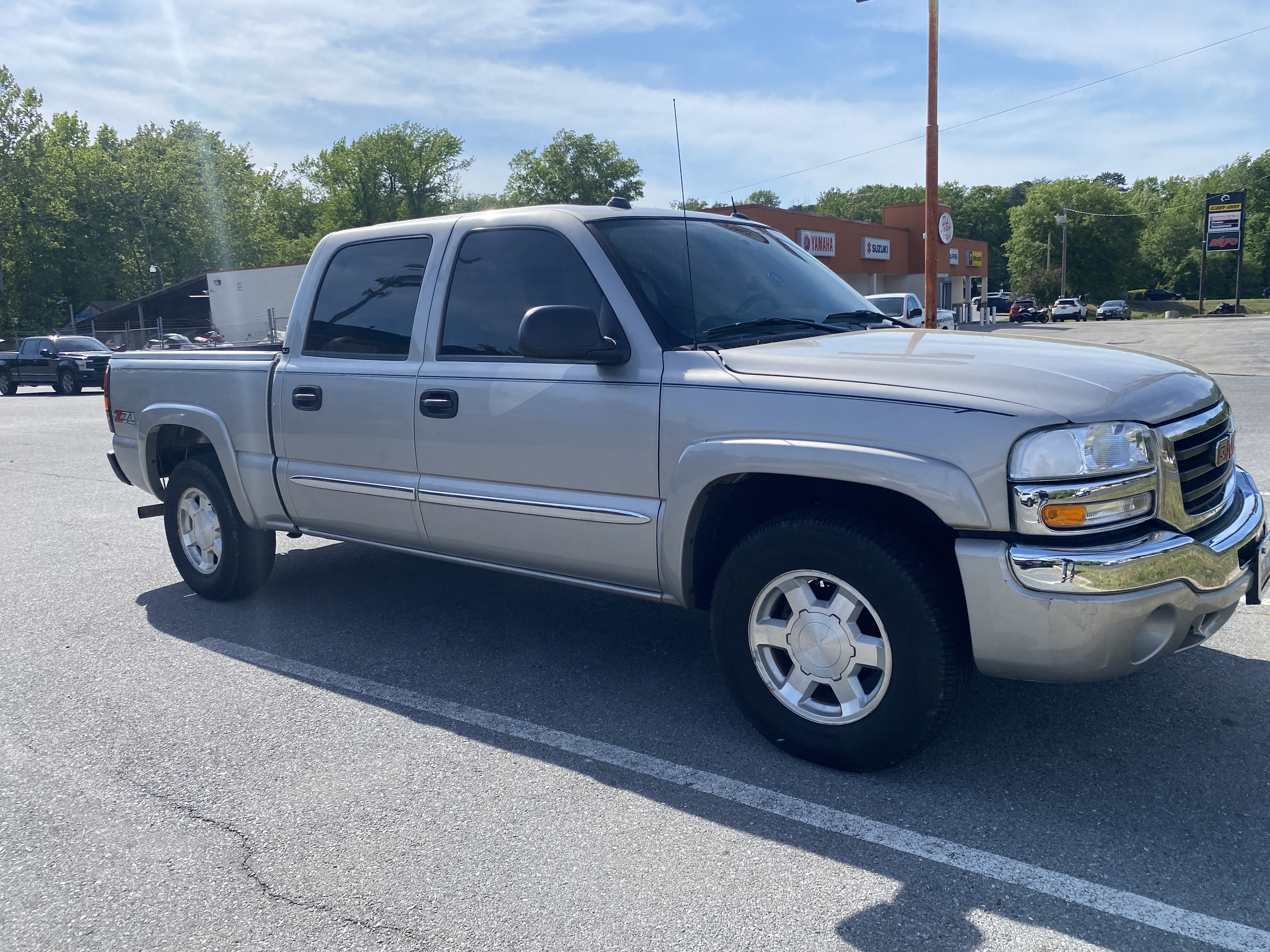 Used 2004 GMC Sierra 1500 SLT w/ Off-Road Package AWD/4WD image 8