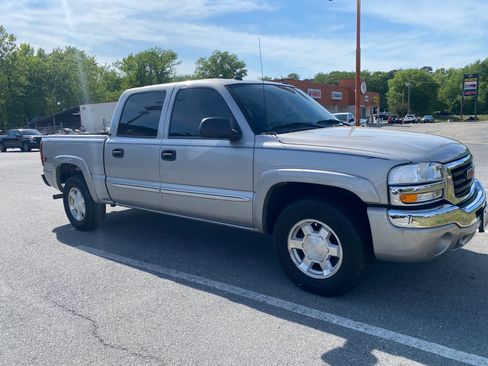 Used 2004 GMC Sierra 1500 SLT w/ Off-Road Package AWD/4WD image 5