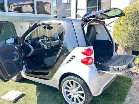 Used 2014 smart fortwo pure RWD image 10