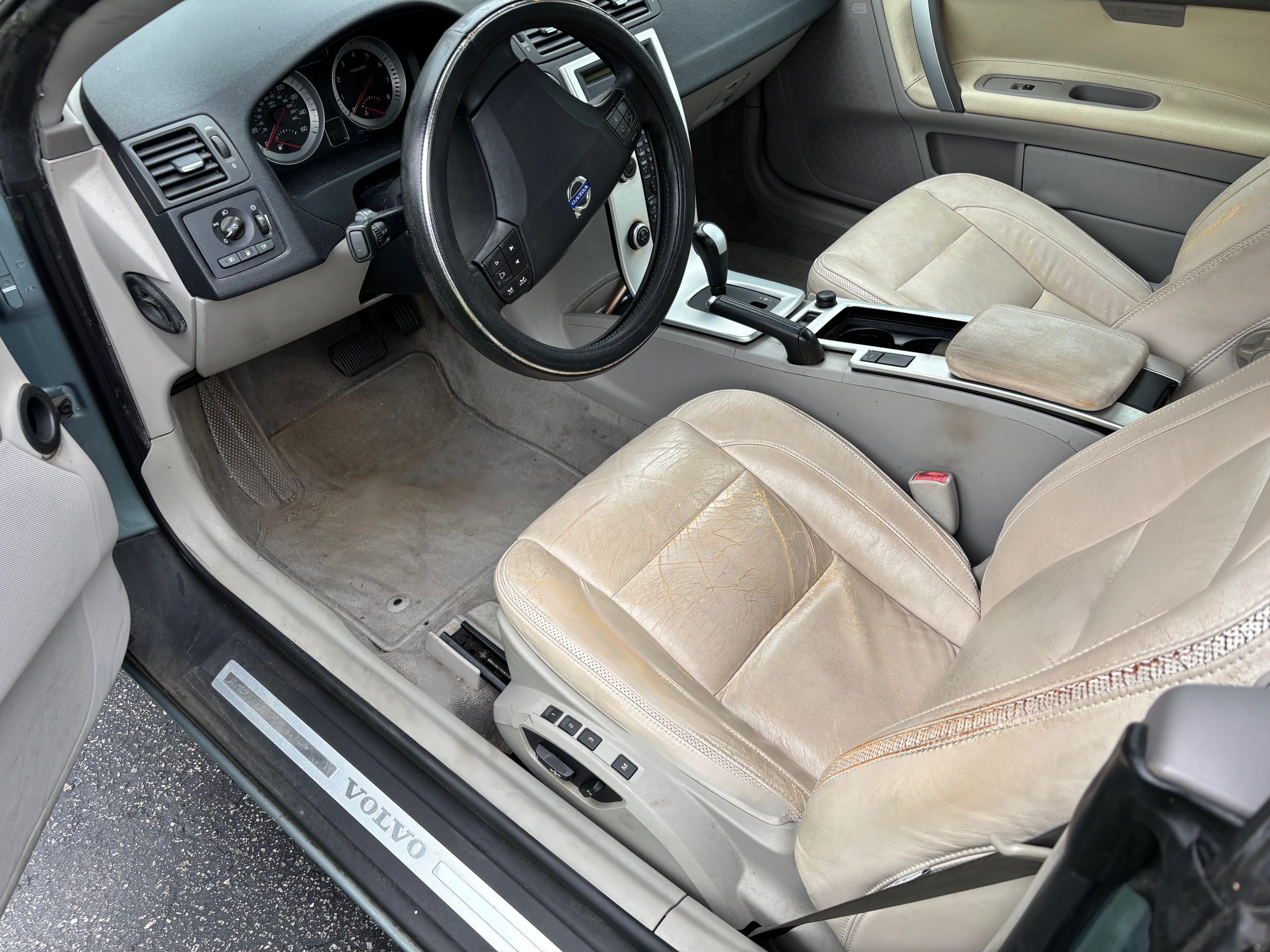 Used 2011 Volvo C70 T5 w/ Convenience Pkg FWD image 6
