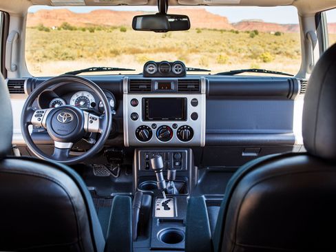 Used 2012 Toyota FJ Cruiser Sport Utility 2D image 9