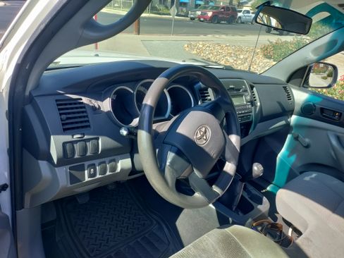 Used 2012 Toyota Tacoma 2WD Regular Cab image 11