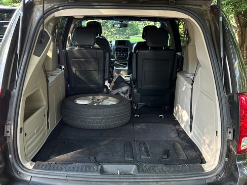 Used 2018 Dodge Grand Caravan SXT FWD image 6
