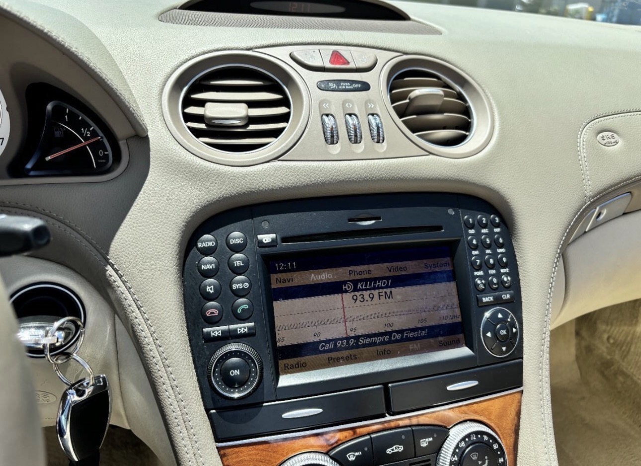 Used 2011 Mercedes-Benz SL 550 image 20