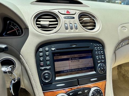 Used 2011 Mercedes-Benz SL 550 image 20