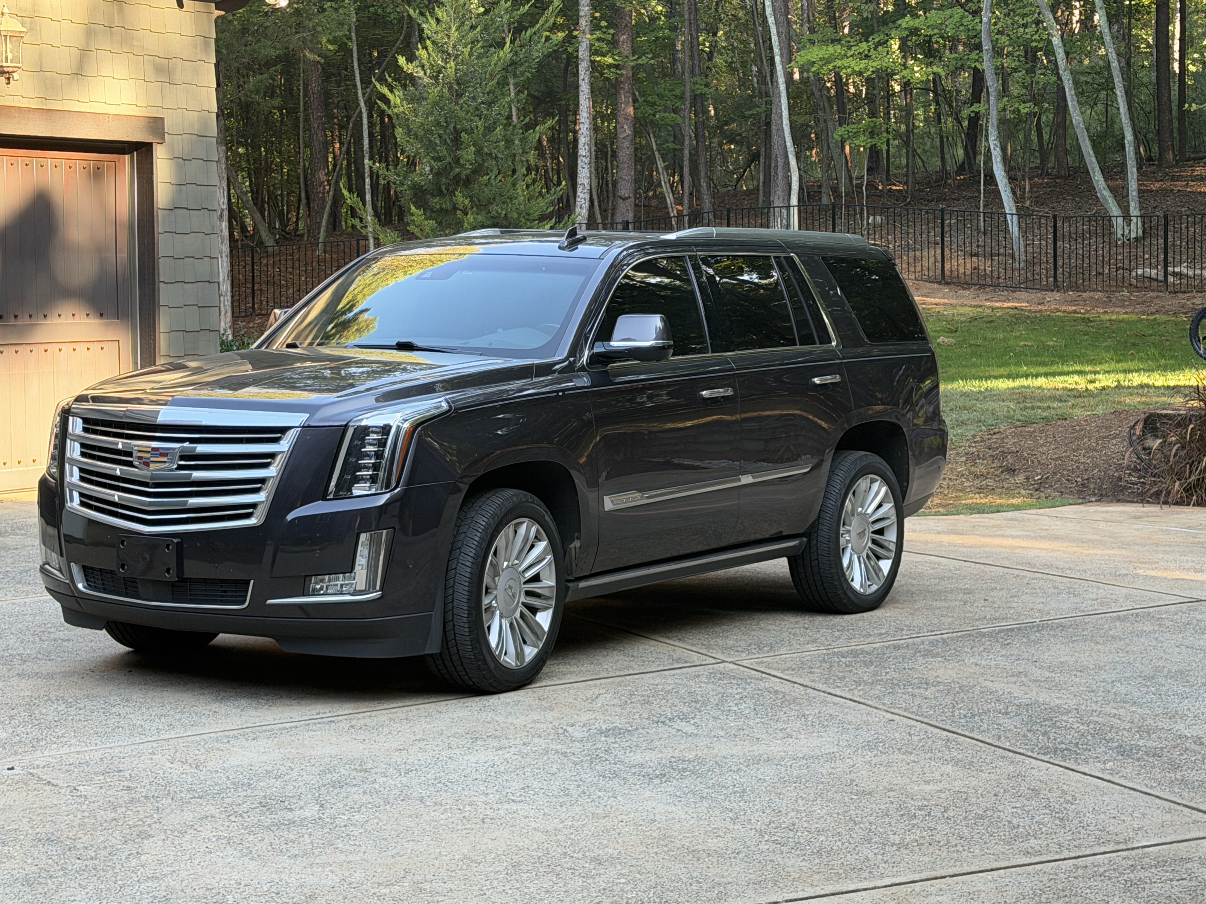 Used 2017 Cadillac Escalade Platinum AWD/4WD image 4